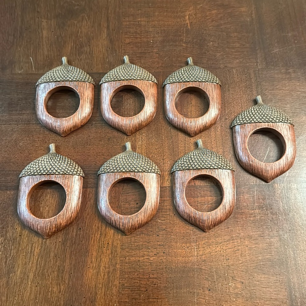 Harvest Acorn Place Setting  Napkin Rings Set of 7